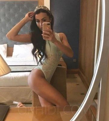 Karolina — 8 / 9