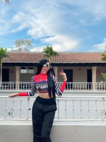 Dania Fem — 1 / 12