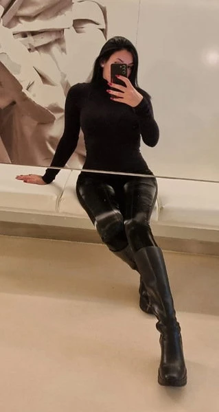 Laura 12, Escort, Berlin