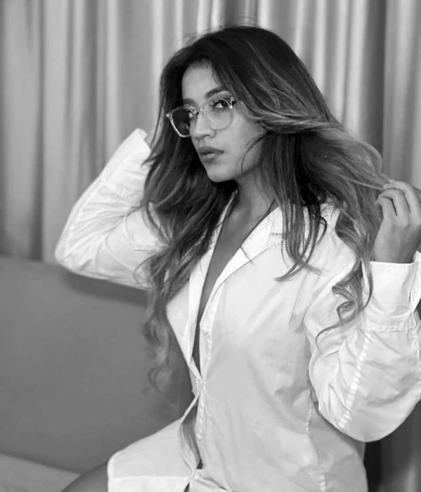 Valeria — 5 / 6