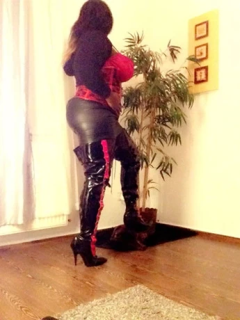 Melody Bizarr — 16 / 23