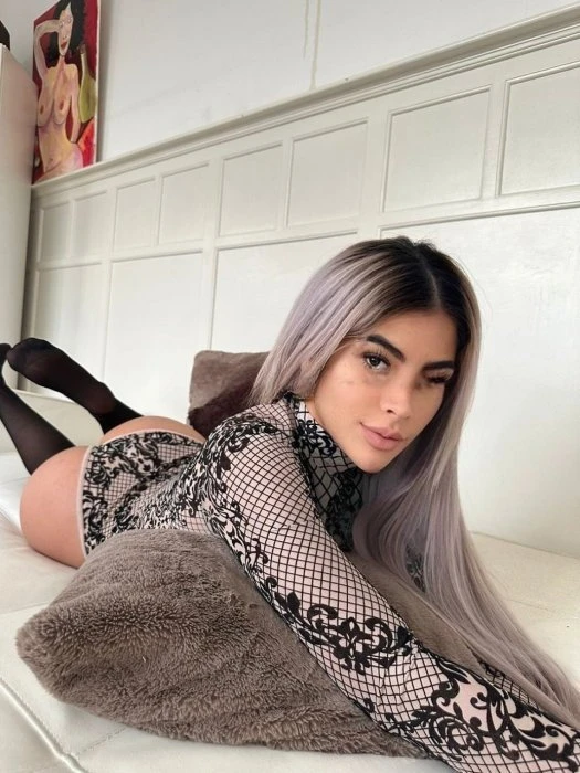 Naomi — 4 / 6
