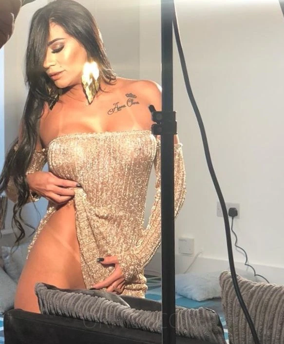 vanessa_brunette25 — 10 / 11