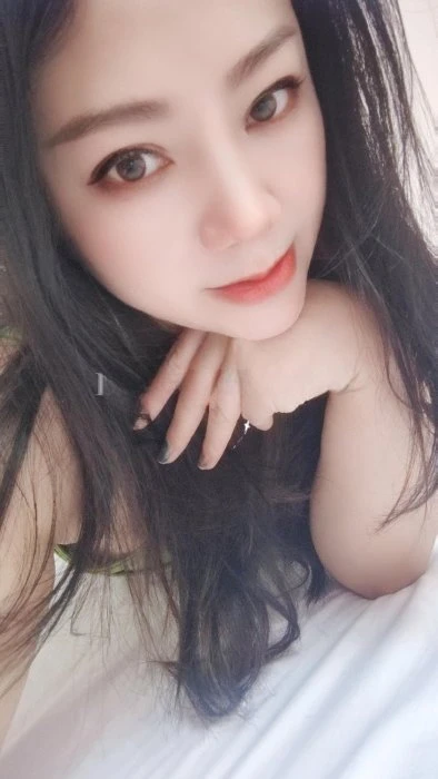 Mengtong-Y, Escort, Paris