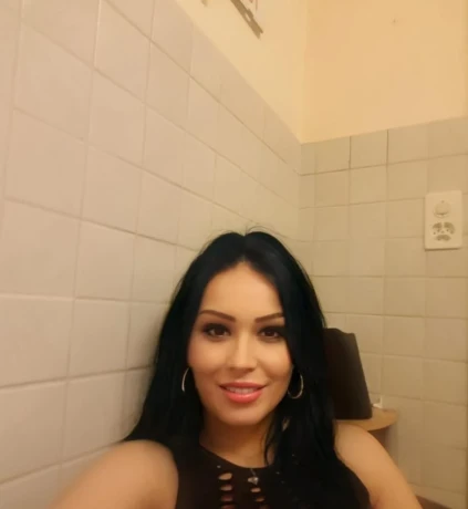 Junge Frau — 2 / 5