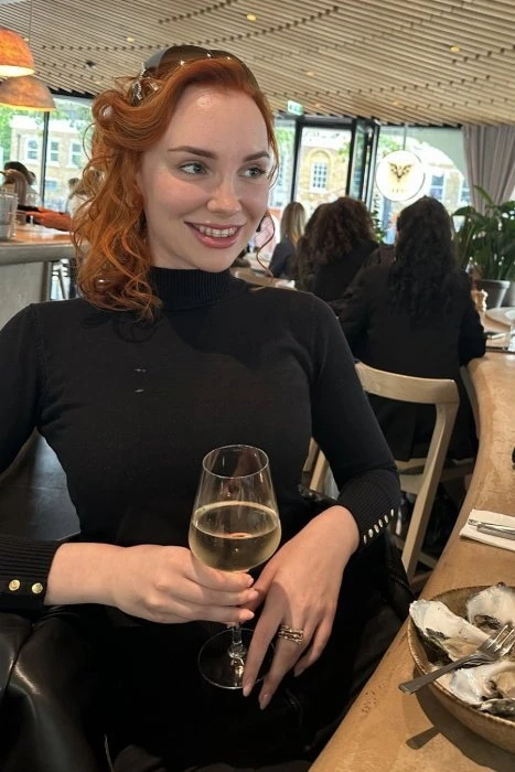Lesya — 4 / 5
