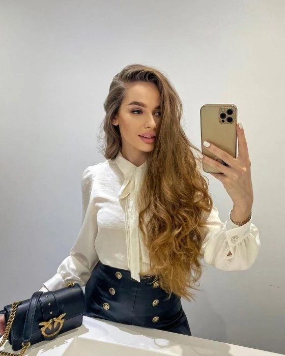Antonia — 3 / 4