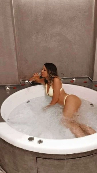 Mira142, Escort, Thun