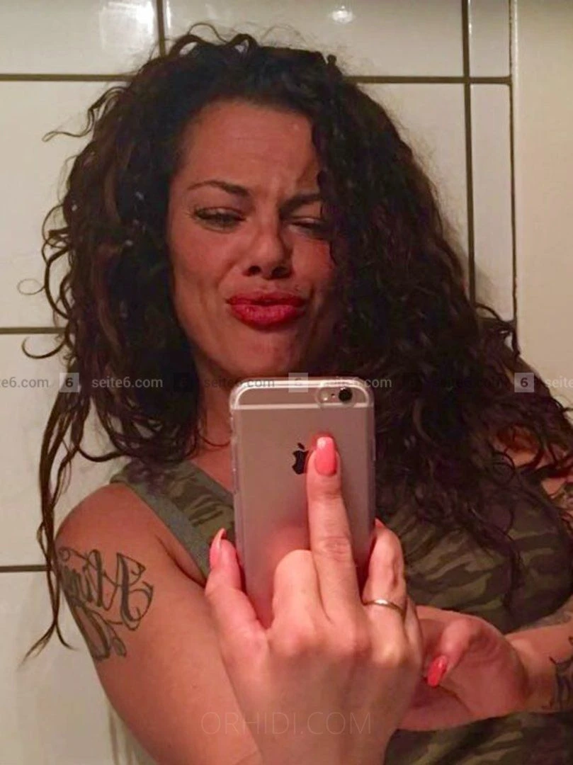 Lana Dt — 2 / 6