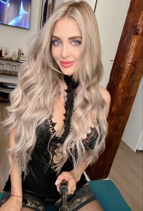Milana — 2 / 9