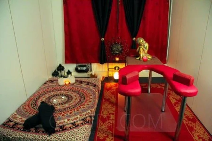 MASSAGE-WELTEN — 8 / 12