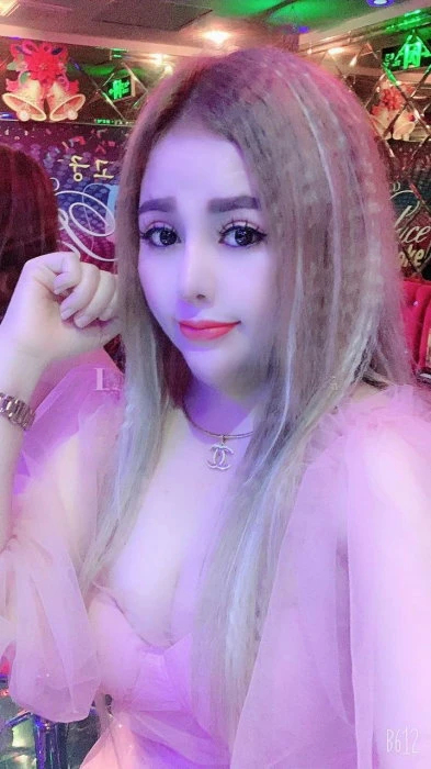 Mimi — 4 / 5