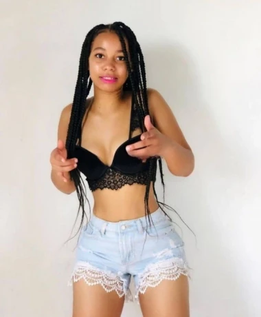 Alisa lavington — 1 / 4