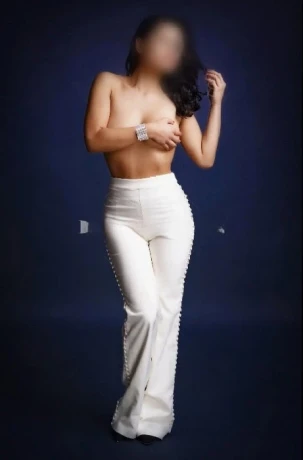 Selena — 4 / 6