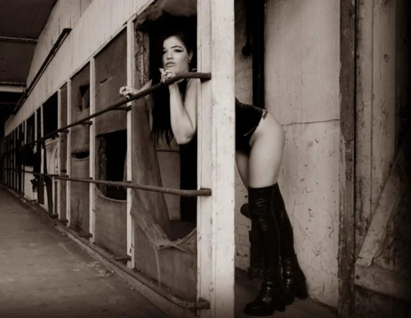 Doreen Im Knusperhaus — 2 / 3