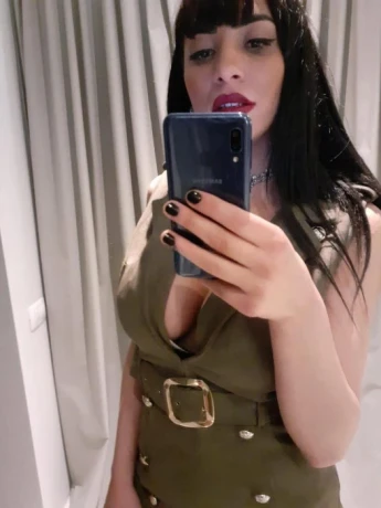 Mia — 2 / 7