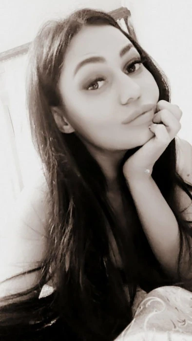 Adriana — 2 / 4