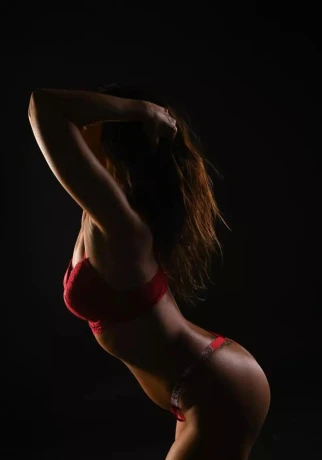 Jade Is Nieuw Bij Ons Escort Bureau — 2 / 3