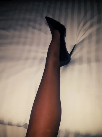 Sexy chick Ellie — 6 / 13