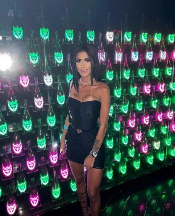 Monique — 8 / 10