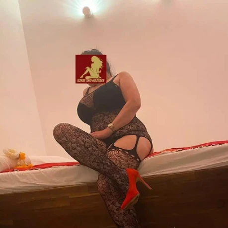 Karin Geeft Heerlijke Thaise Massage Met Happy End — 1 / 5