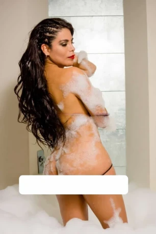 Fabiola Golden — 1 / 12