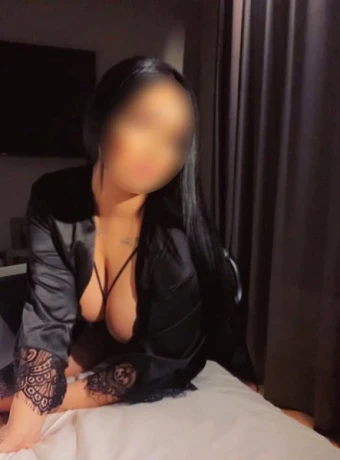 Sarah Party 24 — 2 / 3