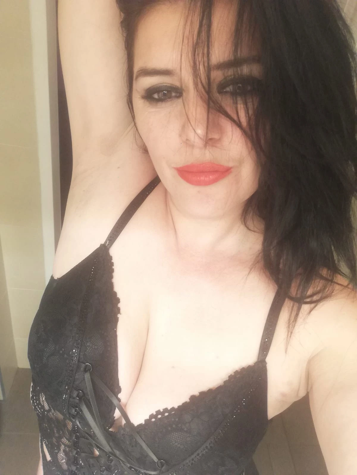 Leila Hot — 4 / 9
