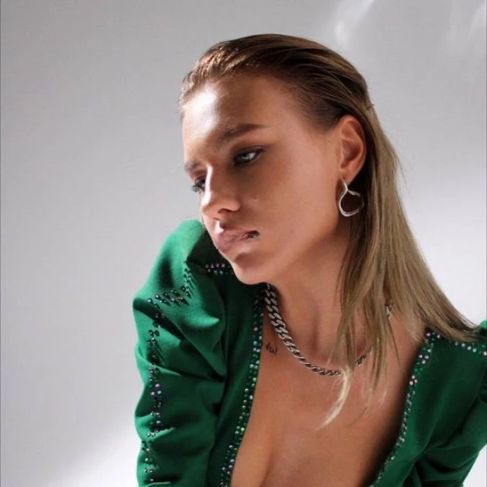 Elsa — 2 / 6