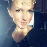 Laura — 2 / 3