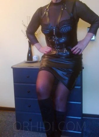 Madame Claudia Diskret — 1 / 3