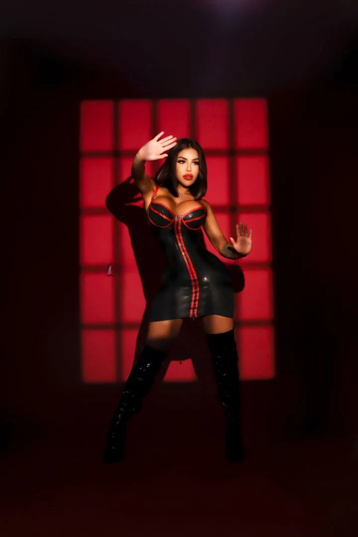 Karlita Real — 6 / 12