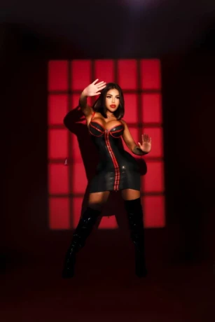 Karlita Real — 6 / 12