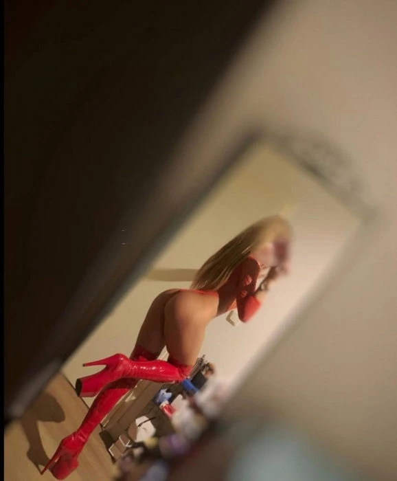 Emma — 2 / 6