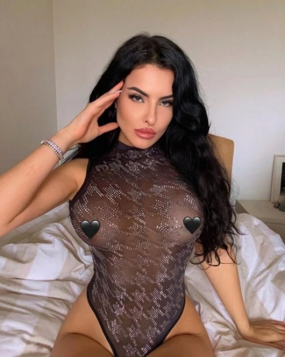 Riley, Escort, Amman