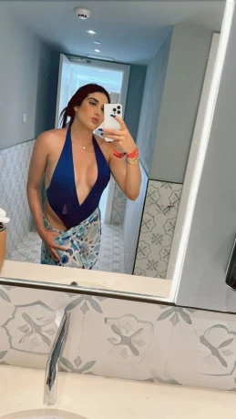 Vanessa Nakary — 6 / 8