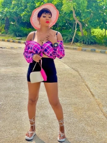 Lady Biaca — 1 / 3