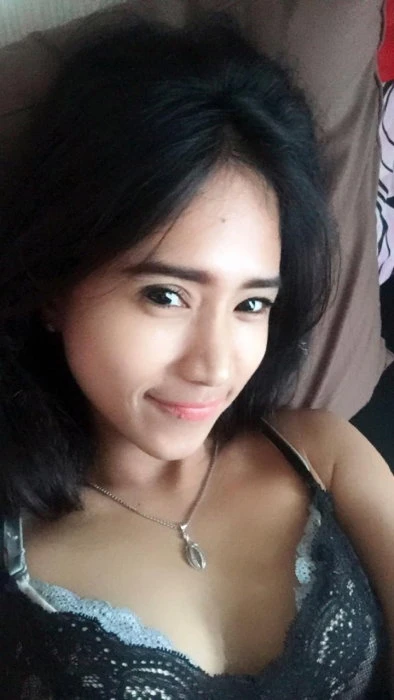 Davina Kirana — 4 / 5