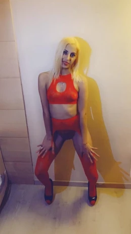 Hot Melany — 4 / 8