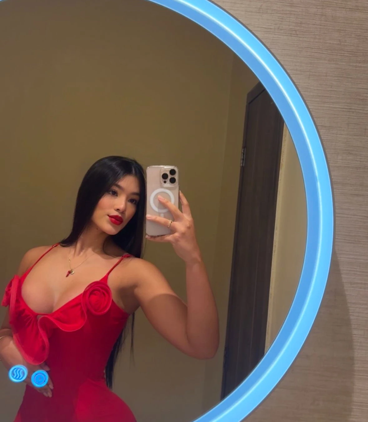 Ewa — 17 / 18