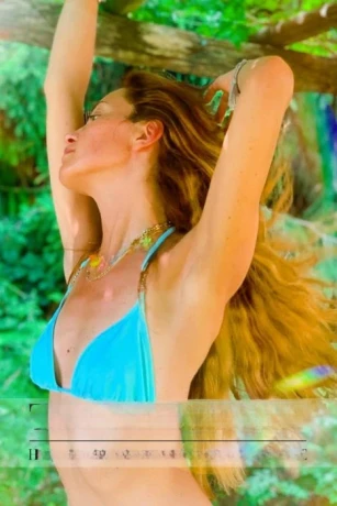 Issey Miyake — 2 / 5