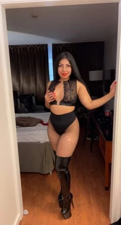 Ganz Neu Larissa1 — 3 / 5