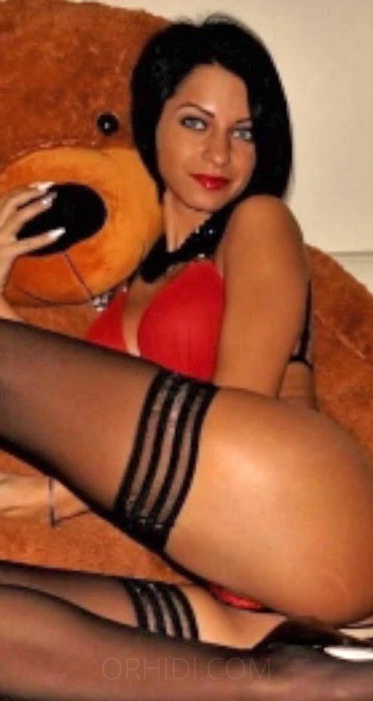 Daniela — 2 / 3