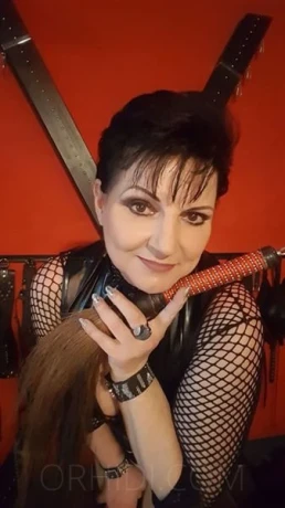 LADY MONA - DEUTSCH — 2 / 3