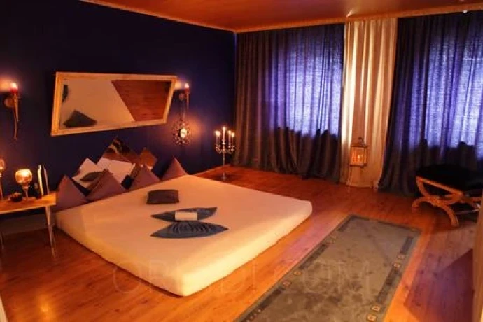 Kaskade Massagestudio - prof. Nuru-Anwendungen — 21 / 24