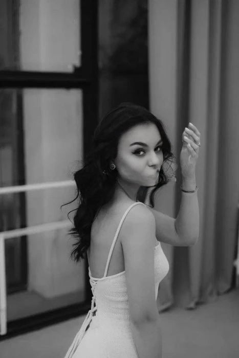 Arina — 2 / 5