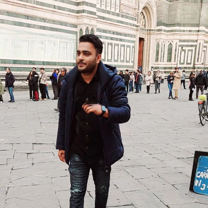 Emon, Escort, Parma