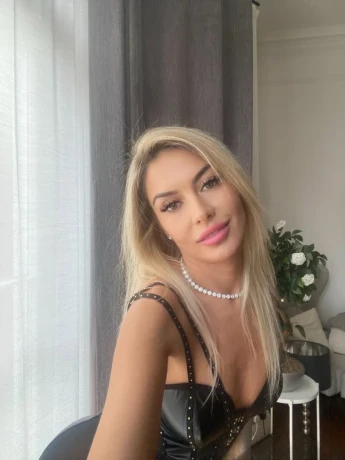 Escort Das Neue Maedchen In Der Stadt X Poppers X Real Girl X Naughty Girl — 3 / 5