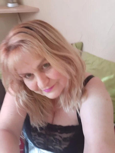 Vollbusige Kathy, Escort, Leer