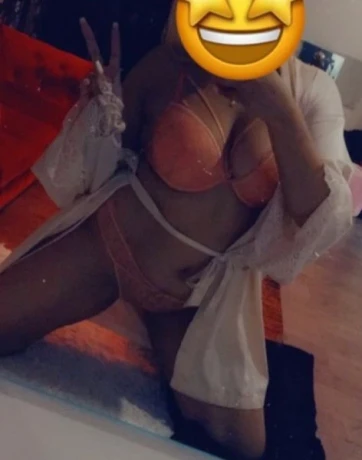 JULIA R*mming Queen — 1 / 3